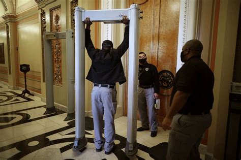 is there metal detecotrs in front of the white house|Republicans decry new metal detectors off House .